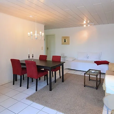 Apartmán Cozy In With Lake Nearby